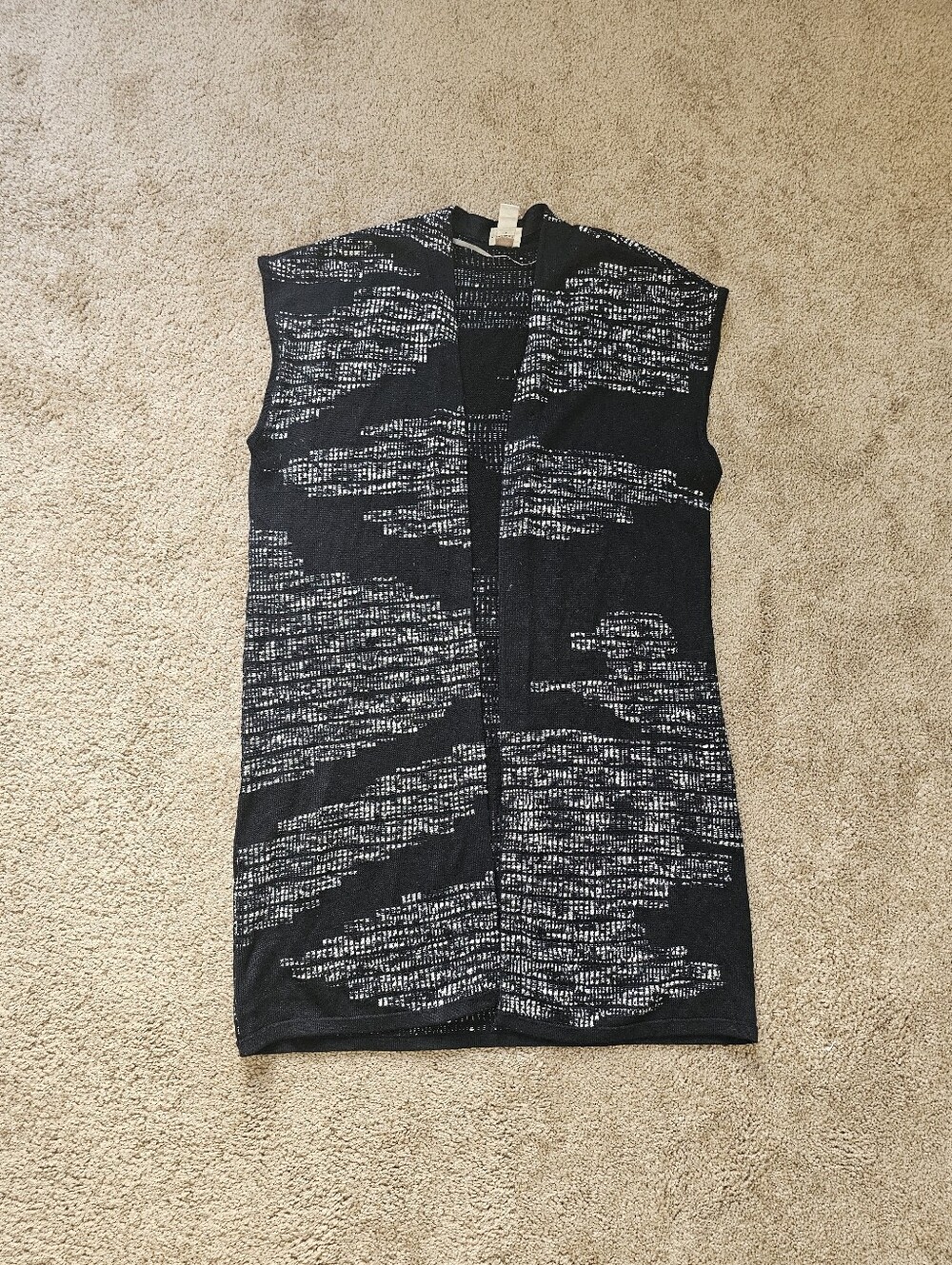 Sleeveless Black & White Patterned Knit Dress